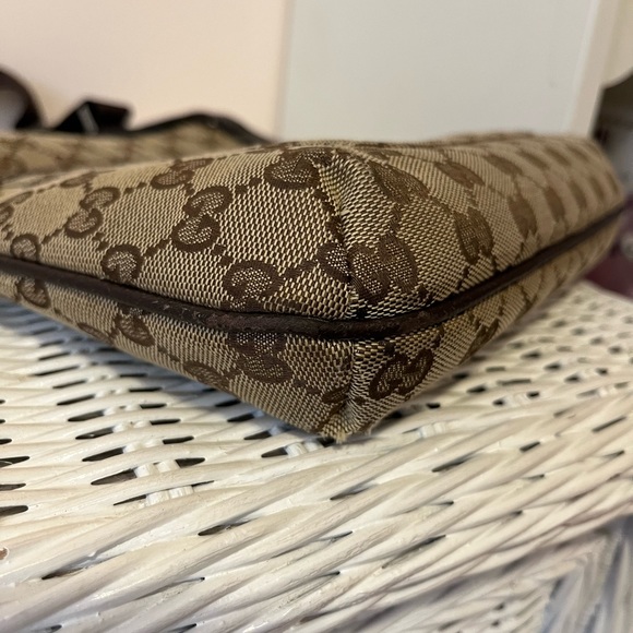 GUCCI GG Canvas Crossbody - Picture 5 of 13